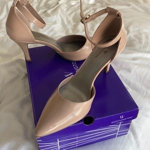 Size 8 worthington nougat small heel.